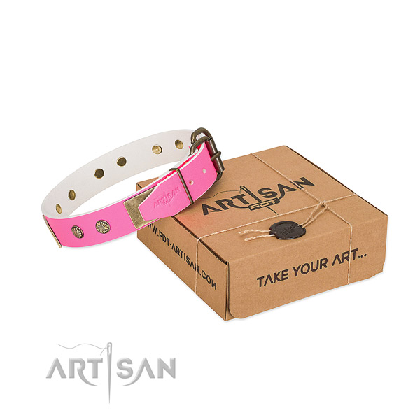 Corrosion resispinkt buckle on dog collar for comfy wearing