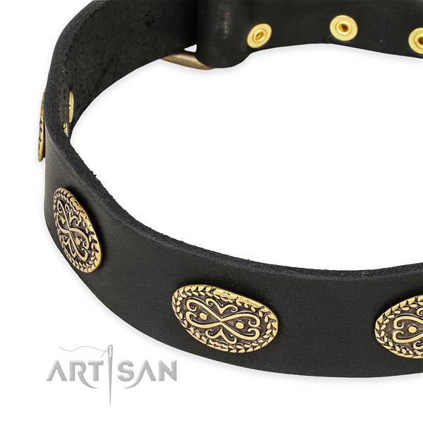 Easy adjustable leather collar for your beautiful four-legged friend