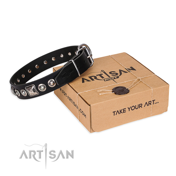 Full grain leather dog collar made of reliable material with rust-proof buckle